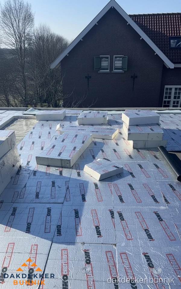 IKO PIR isolatieplaten op plat dak in Bunnik IKO PIR isolatieplaten op plat dak in Bunnik